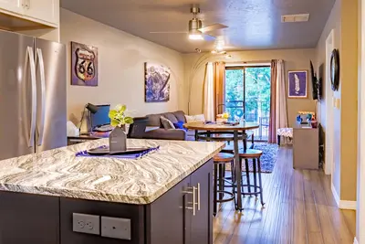 Image de Sparkling clean remodeled condo w/Pool Hot Tub Gym.