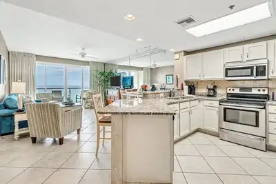 Image de Beach Front Condo