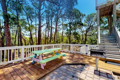 Image de Dog-friendly home with beach gear, private & community pools, elevator, gym