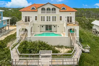 Image de Spacious beachfront home with private pool, elevator, boardwalk & on-site pools