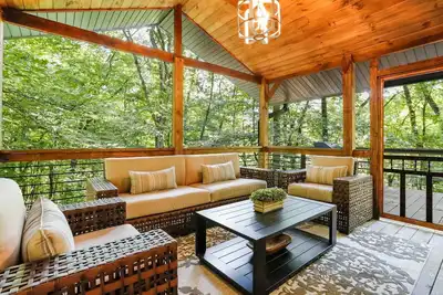 Image de 🌳Double Decker Screened Porches~🥾Hike to Brewery~⭐️stars!
