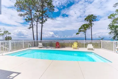 Image de Bayfront home on the East End with private heated pool, fishing pier & deck