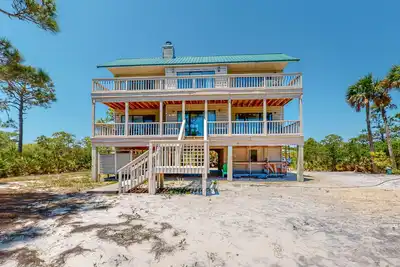 Image de Dog-friendly home near the beach with beach gear, on-site pool & tennis