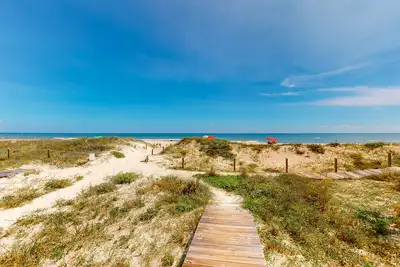 Image de Dog-friendly beachfront home with private boardwalk, gas grill, deck, beach view