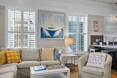 Image de Sea Glass- Walking Distance to Front Street and it's Pet Friendly!