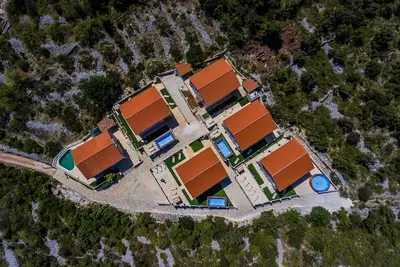 Image de Appartement de vacances Drvenik Veliki pour 1 - 6 personnes avec 1 chambre à coucher - Maison jumelé