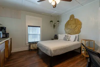 Image de Pet friendly 1bd/1b unit with full kitchen