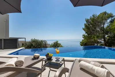 Image de Maison de vacances Makarska pour 1 - 7 personnes avec 3 chambres Ă coucher - Maison de vacances