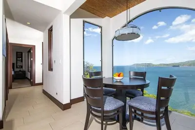 Image de Beautiful condo with 360 Ocean View, Infinity Pool, Breakfast included