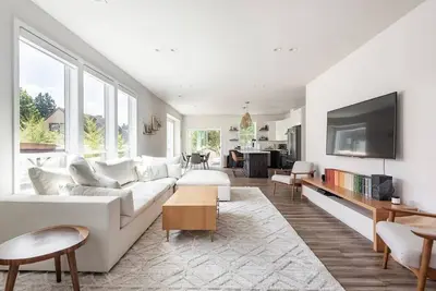 Image de Modern Home in Walkable Neighborhood, Bbq + Patio!