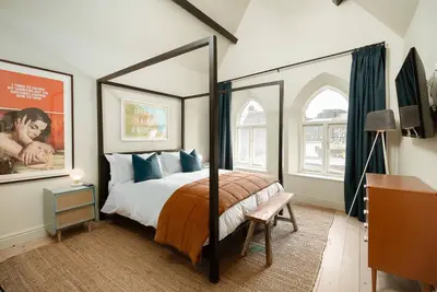 Image de Stylish Townhouse near sea • Parking • King Bed 🐶✅