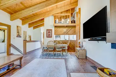 Image de Northstar townhome with 2 balconies, fireplace, pool, hot tub, & sauna