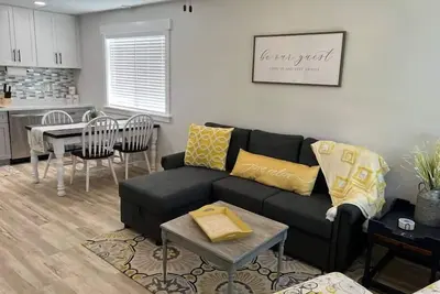 Image de Guest Suites - 1998 #3 Cheerful 1 bedroom 1 bath Suite