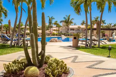 Image de Spring Savings! Chic Beach Condo / Prime San José Hotel Zone Location.