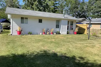 Image de Quaint Cottage with lake access. <br>