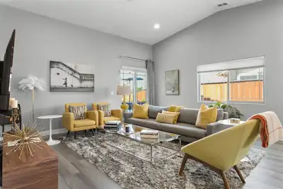 Image de Beautiful Spacious Home with Salt Water Pool & Hot tub near Palm Springs in Dhs
