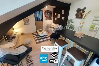 Image de 💢 Castle view 💢Hyper Center 💢 Wifi 💢 Renovated💢Air Conditioning / Ac