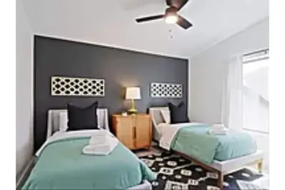 Image de Beautiful, fully furnished, 5 bedroom, 3 bathroom