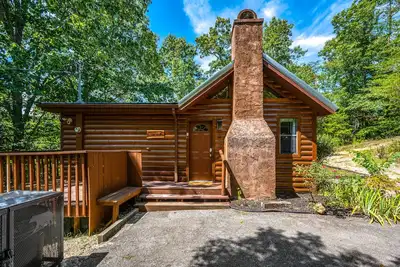 Image de Hot Tub, Game Room, Pool Table, Fireplace | Minutes to Pigeon Forge