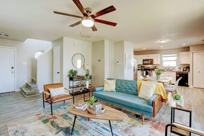 Image de 5 Mins to Ruoff+Dog Friendly+Fenced yard+Fast WiFi
