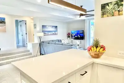 Image de Fully Remodeled Modern Island Style!