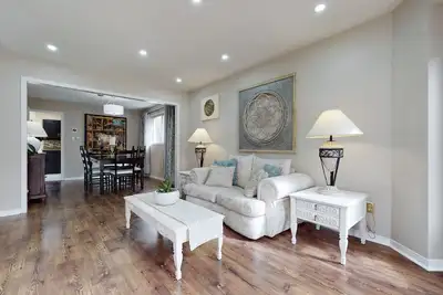 Image de Family Friendly 7-Bed 3. 5 Bath, Office, Wifi, Pool, Bbq, Patio Vacation Property