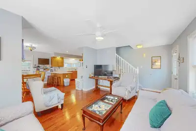Image de Downtown Home with Firepit, Grill, W/D, & Partial Ac