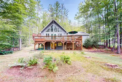 Image de Dog-friendly, waterfront home on the Saco River with private hot tub & fireplace