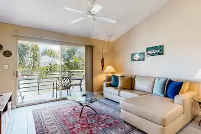Image de Family-friendly condo with golf course views, pool, hot tub, balcony & fast WiFi