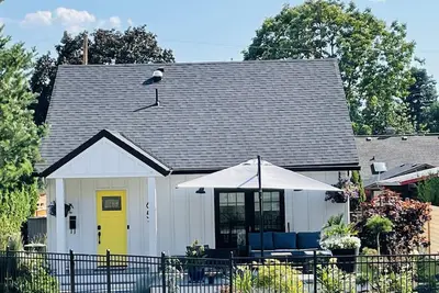 Image de Downtown Modern Beachside Family Retreat