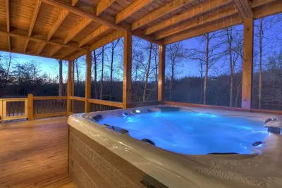 Image de Hot tub, firepit, outdoor living, comfy beds, and more! - 5 O'Clock Somewhere