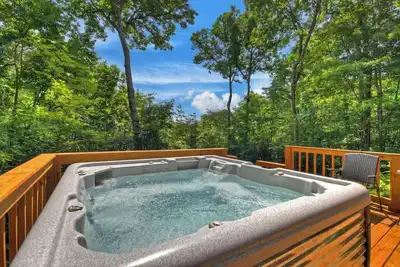 Image de Pet-friendly, steamy hot tub, pool table, firepit - Almost Heaven
