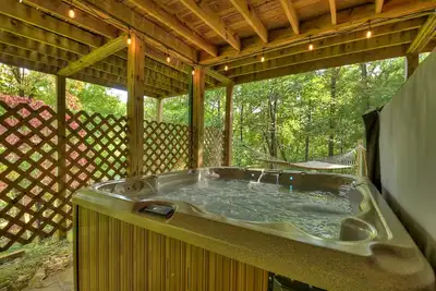 Image de Cozy Escapes: Hot Tub, Fire Pit & Fireplace Retreat - Buffalo Ridge