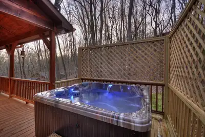 Image de Scenic Views, Hot Tub Soaks, Firepit Roasts, Cookouts & Nearby Adventures - Cardinal's Crossing