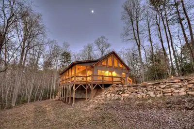 Image de Holly Berry Hill - Walk to Lake Nottely, Unwind in the Hot Tub & Enjoy S'mores Under the Stars