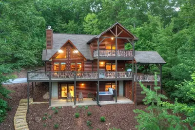 Image de Eagles Landing - Gas fireplace, log-cabin feel, close to Blue Ridge, hot tub