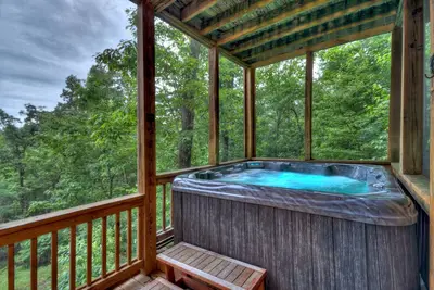 Image de Pursuit of Happiness - Mountain luxury, hot tub, big-screen TVs, pet-friendly