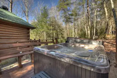 Image de Knotty Pines - Pet-friendly, fireplace, & firepit!