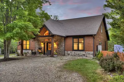 Image de Snowbird Sanctuary & Snowbird Nest - Hot tub, mountain luxury, firepit