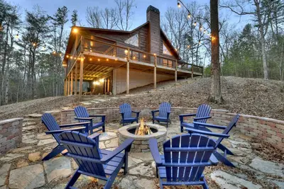 Image de Cozy Retreat with a Firepit & Fireplace- S'mores Cabin