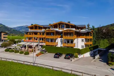 Image de Appartement meublé de façon élégante, au centre de Kaprun