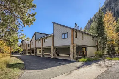 Image de New Listing Deal! Beautiful Townhome, Mt. Royal Views, Direct Rec Path Access, Steps from Copper Bus