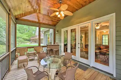 Image de Townville Lakefront Cottage w/ Private Dock!