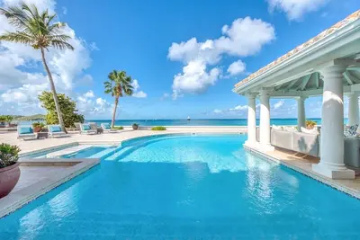 Five bedroom petit plage oasis with contemporary style