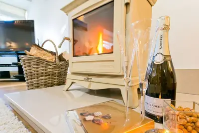 Image de Buttercup - a coastal that sleeps 4 guests in 2 bedrooms