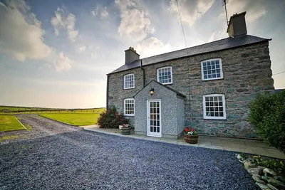 Image de Borthwen Farmhouse - a dog that sleeps 10 guests in 5 bedrooms