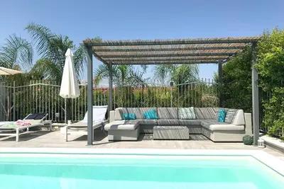 Beautiful renovated modern house, heated pool, 5' sea, Quiet & comfortable