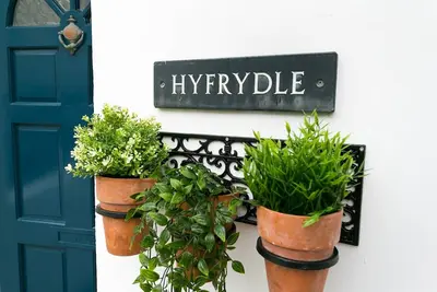 Image de Hyfrydle - a coastal that sleeps 6 guests in 3 bedrooms