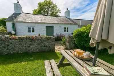 Image de Pentir - a sea view that sleeps 6 guests in 3 bedrooms