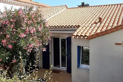 Image de Maison chaleureuse aux pieds des dunes